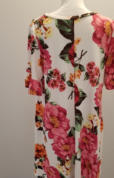 Plus size floral dress with pockets - Picture 4 of 4